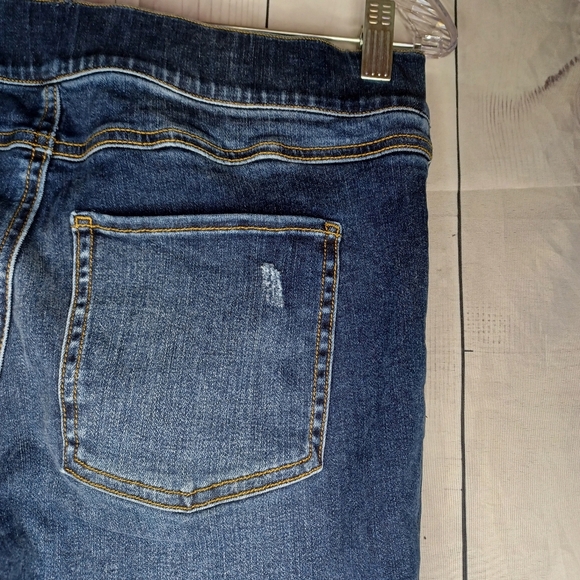 SPANX Distressed Ankle Skinny Jeans, Medium Wash Distressed Large Style 20203R - Picture 11 of 13